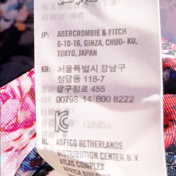 A&F | Floral BW & Color Zipped Crop Top - Picture 3 of 8